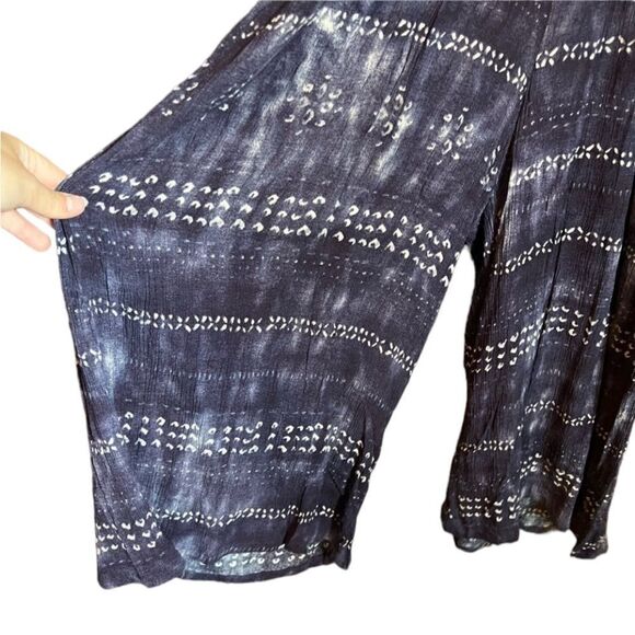 Dual nature purple patterned romper. Size small‎ - Picture 9 of 11